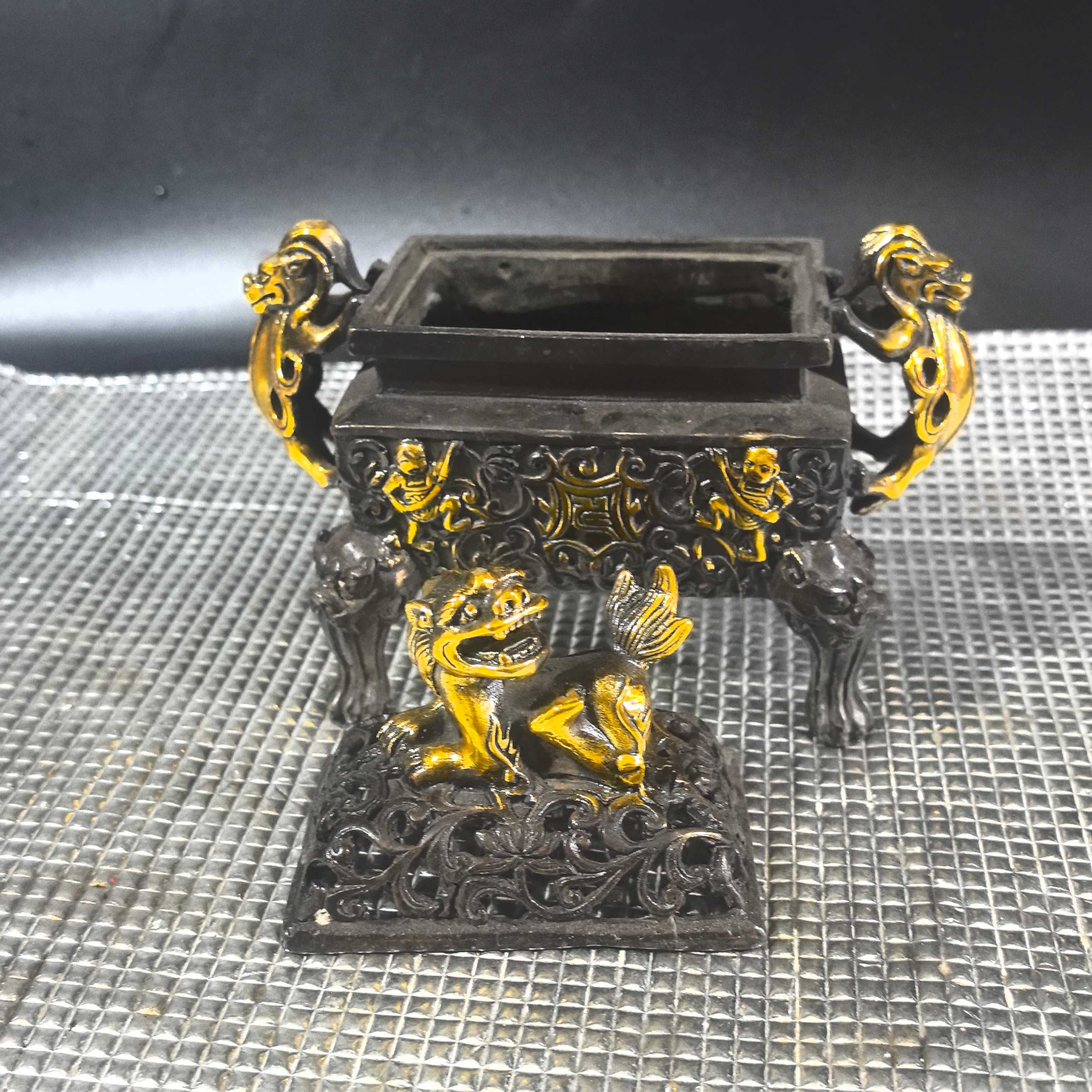 Antique gilded lion cover square incense burner home living room crafts ornaments vintage bronze