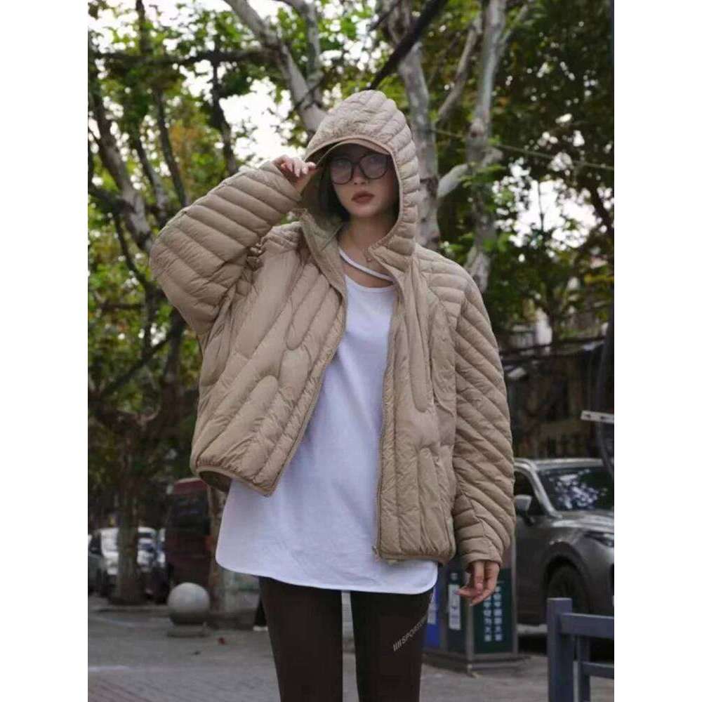 Lagabogy 2025 Autumn Winter Women Oversized Puffer Jacket Short Ultra Light 90% White Duck Down Coat Hooded Warm Parkas Outwear