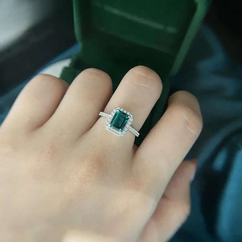Cluster Rings UMQ Vintage Sterling Sier Created Moissanite Emerald Gemstone Engagement Wedding Ring Fine Jewelry Wholesale