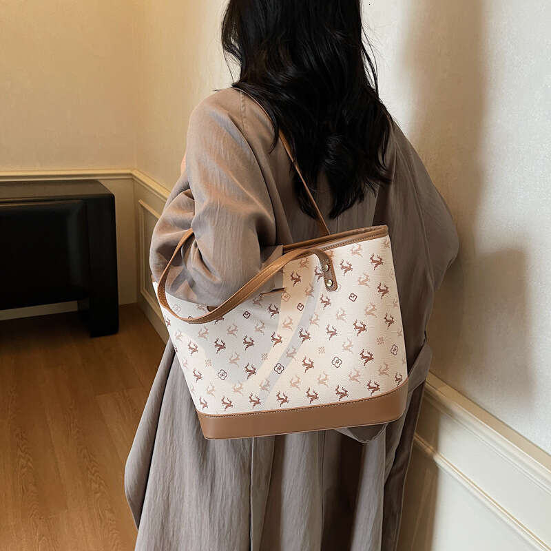 Fashion Designer Bag Large Capacity Handbag Fashion Women's College Student Tote 2025 New Casual Commuting Class Single Shoulder Bag