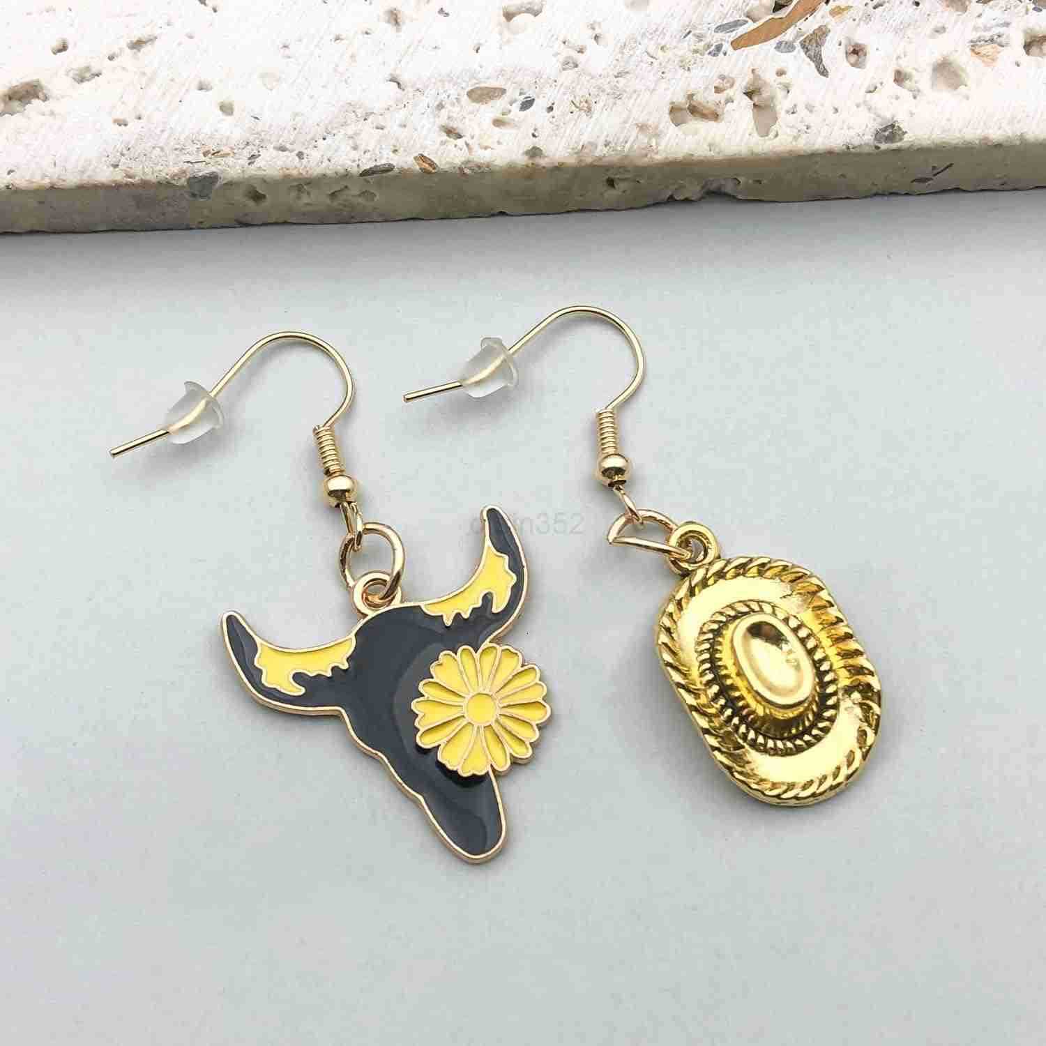 30pcs Western Cowboy Charms for Jewelry Making Alloy Boot Gun Cowboy Boot Hat Horse Cactus Charms Pendants for Necklace Earrings Keychain Fathers Day 