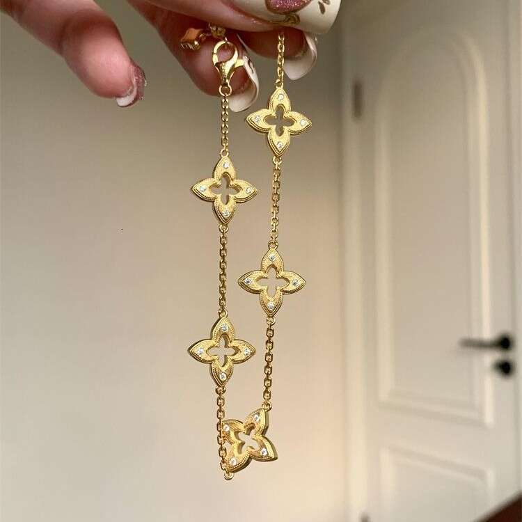 Exquisite High-End Hollow Brushed Four-Leaf Clover Bracelet for Women, Light Noble Bracelet, Niche Design Sense Jewelry