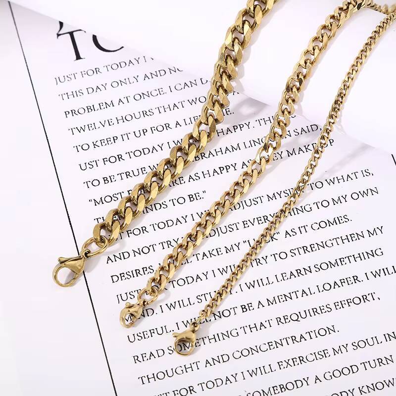 Wholesale Stainless Steel Cuban Link Chain Clasp Necklace for Men Women 18K PVD Flat Stainless Steel Chain Necklace Curb