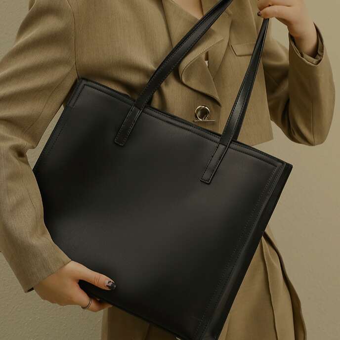2025 New Commuter Tote Bag Large Capacity Women's Shoulder Handbag Designer Bags Stylish Trendy Briefcase