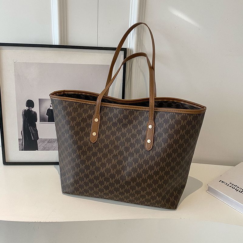 Free delivery designer bags Large capacity tote bag women retro armpit bag commuting handbag shoulder bag Detachable white black