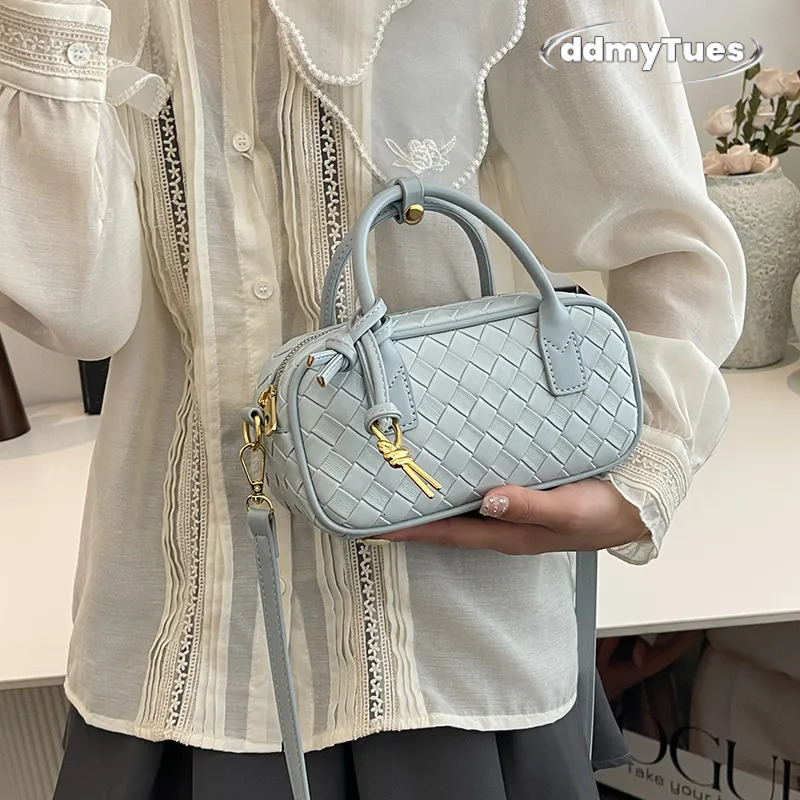 Elegant and fashionable women's woven new style solid color versatile crossbody simple design shoulder bag free shipping TUES