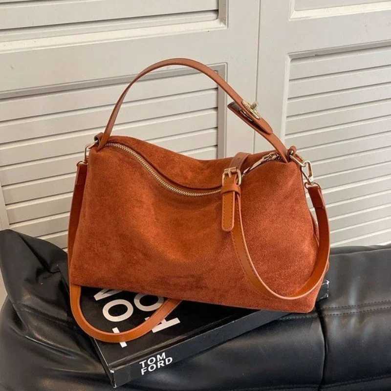 Advanced Retro Bag for Womens 2025 New Textured Frosted Shoulder Bag with Large Capacity Crossbody Commuting Tote Bag W250911