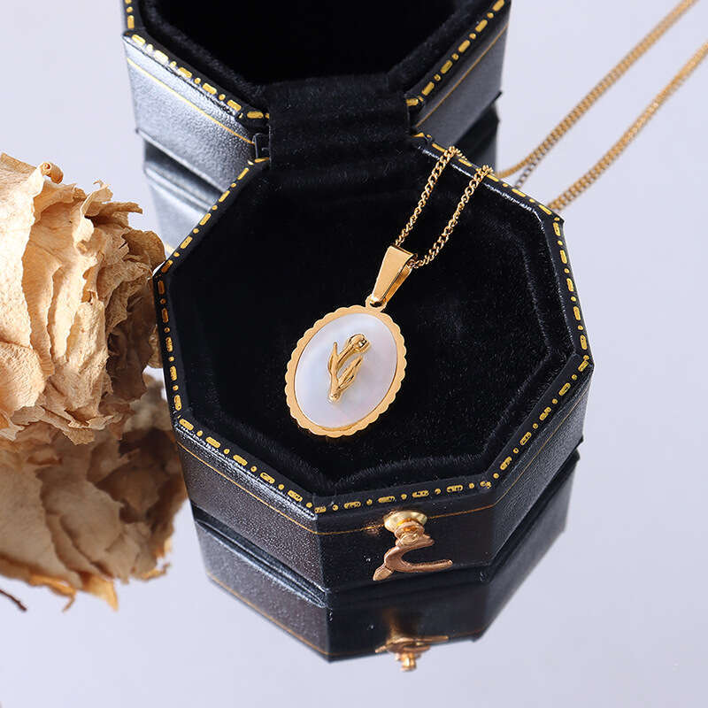 Marka French Style Titanium Steel Gold-Plated Ins Jewelry Flower Tulip White Shell Necklace Collarbone Chain for Women