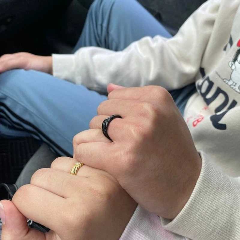 New Hip Hop Angel and Devil Couple Rings Men Women Korean Simple Black White Student Gift Jewelry gift for Engagement Accessary W250911