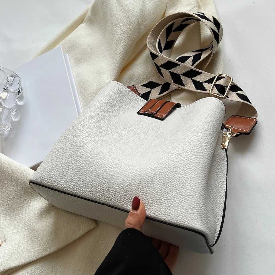 Fashionable and versatile crossbody bag niche design solid color simple adjustable shoulder strap bucket bag Z250911