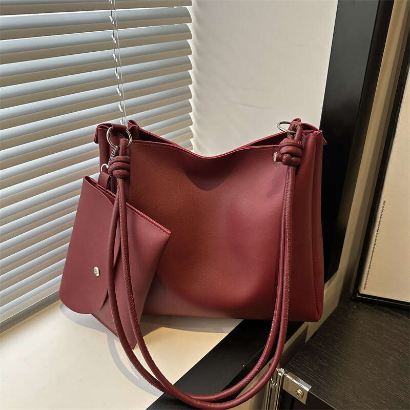 This Year's Trendy Bags for Women Large Capacity New Summer Fashion Shoulder Textured Designer Bags Mother-Daughter Bucket Bag