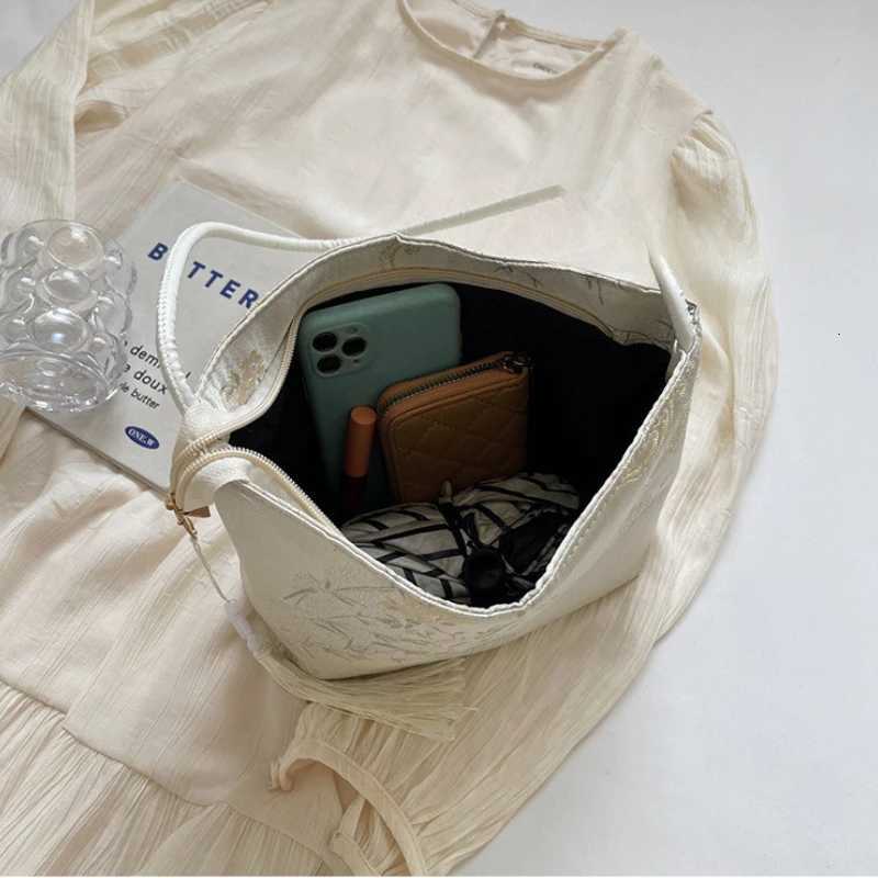 Printed Embroidery Shoulder Bag Large Capacity Handbag Hanfu Bucket Bag Floral Tote Bag New Chinese Style Handbag Outdoor W250911