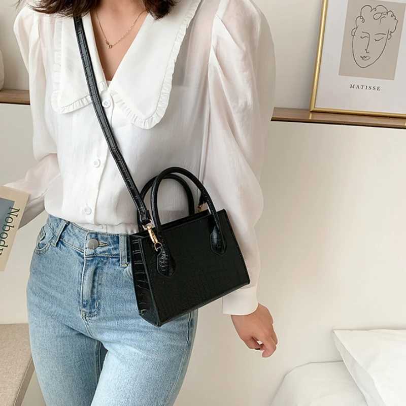 Womens Bag 2025 Summer New Trendy Texture Small Square Bag Simple Atmosphere Shoulder Messenger Bag Internet Celebrity Handbag W250911