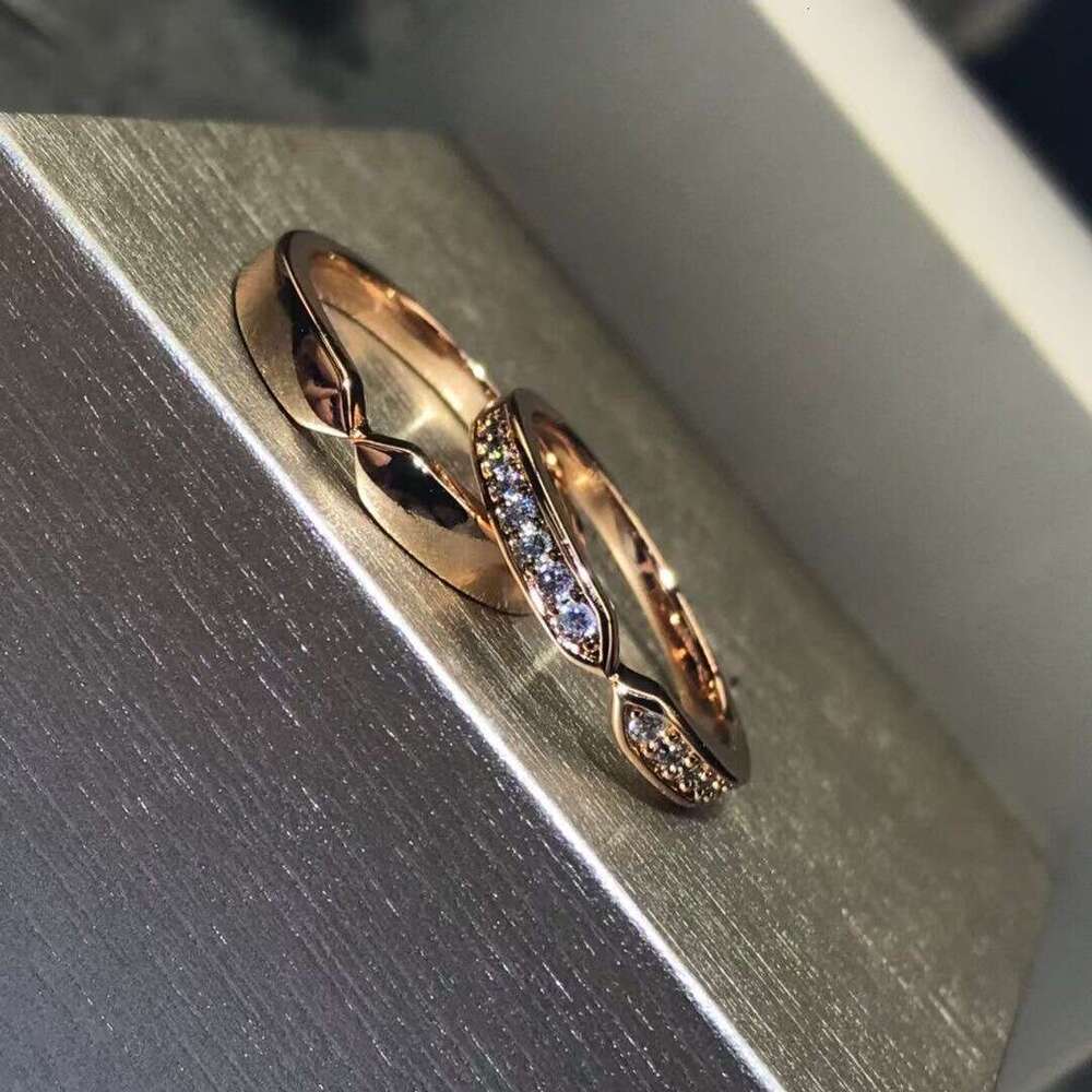 Shangjiamian Love Double Pointed Ring for Women Rose Gold Versatile Fashion Light Luxury Diamond V-shaped Couple Rings Geometric