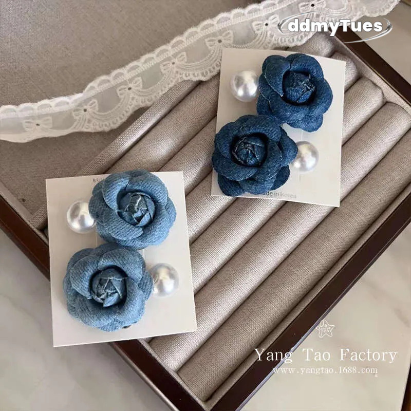 DHcollections 2025 New Camellia Pearl Duckbill French Style Three-Dimensional Flower Elegant Side Clip Hair Accessory TUES