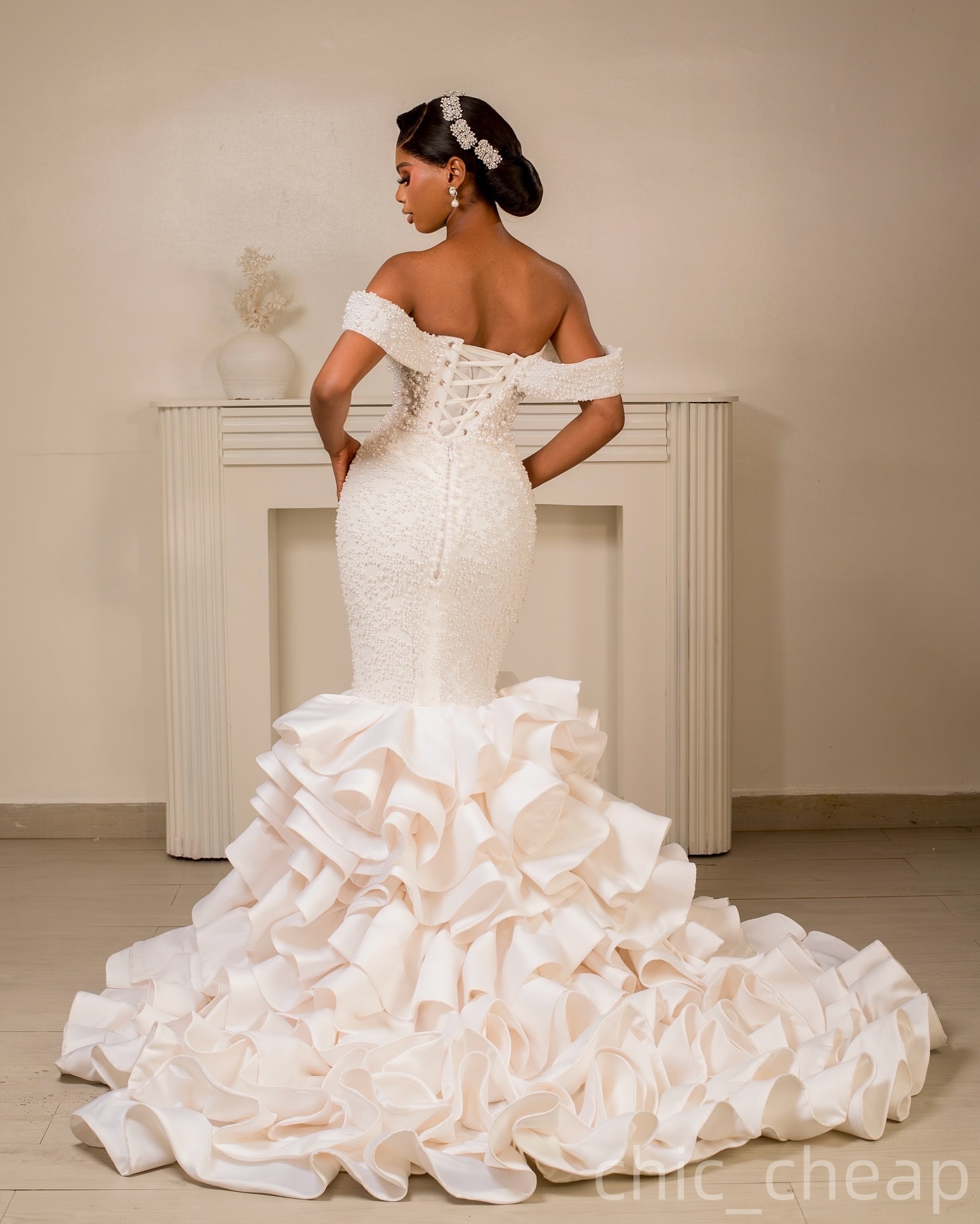 2025 Aso Ebi Plus Size Ivory Mermaid Wedding Dress Sweetheart Pearls Tiers Satin Luxurious Vintage Bridal Gowns Dresses ZJ0411