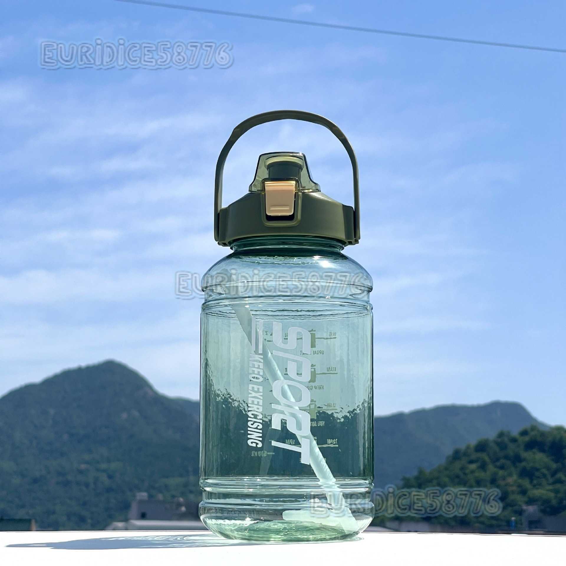 New Large Capacity Plastic Cup for Men with Straw Portable Water Bottle with Scale Outdoor Sports Fitness Cup H250911