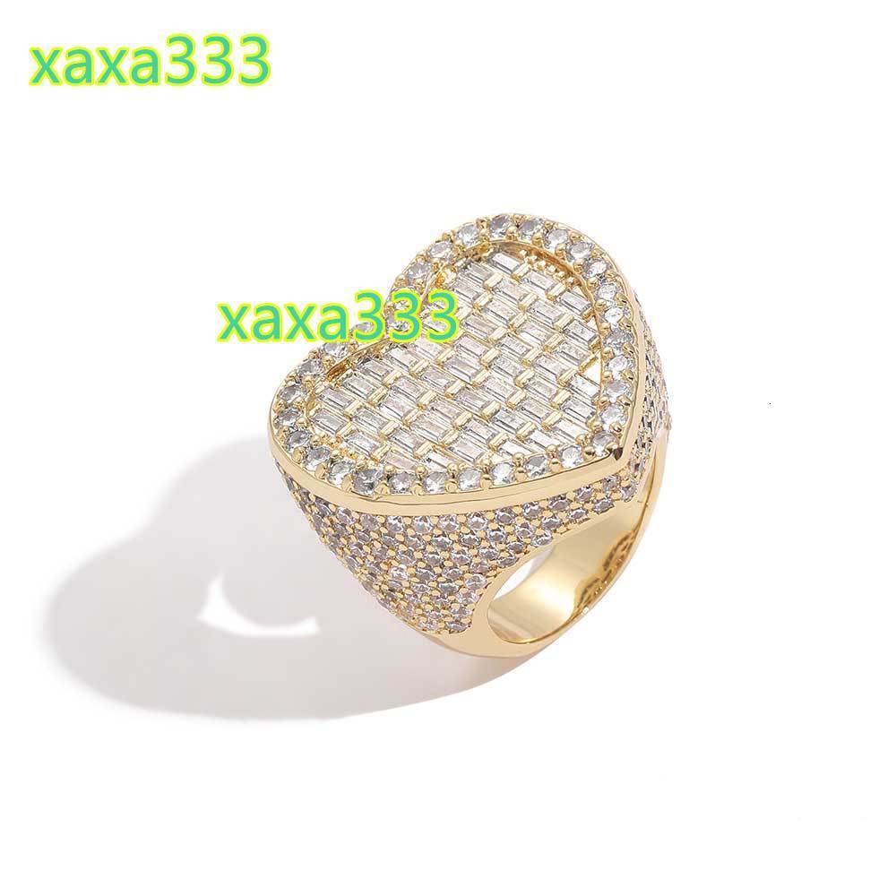 New European and American street trend leader; vertical T-shaped heart ring; personalized hip-hop moissanite heart ring.