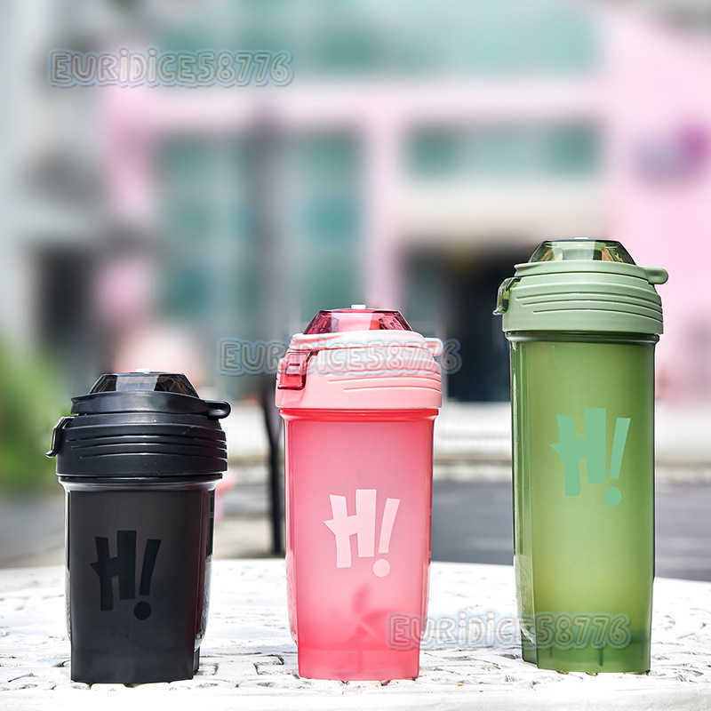 Creative Handheld Milkshake Shaker Cup Outdoor Sports Fitness Portable Large Capacity Plastic Protein Powder Mixing Cup H250911