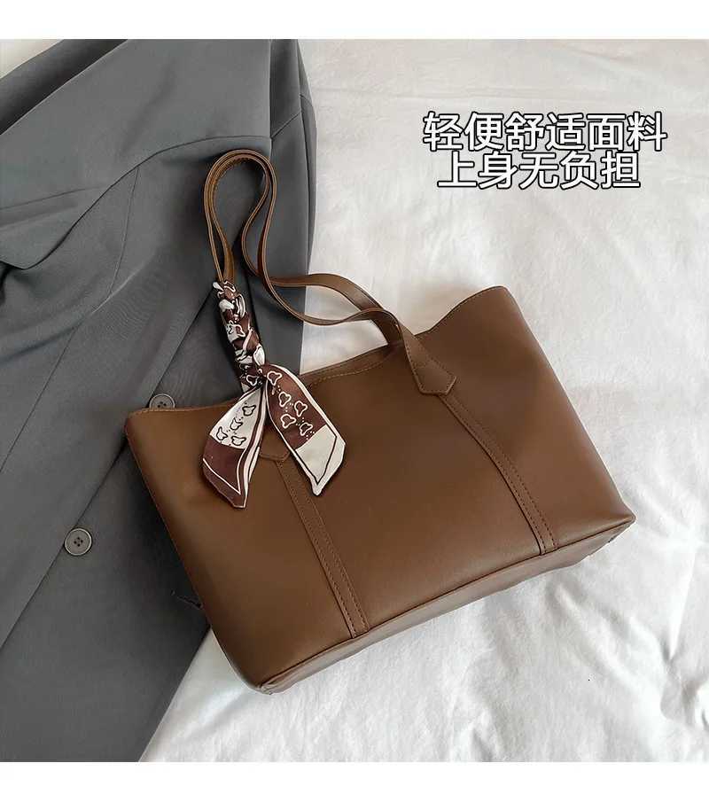 Womens bag New summer black handbag large capacity shoulder bag niche commuter woman bag Tote bag Z250911