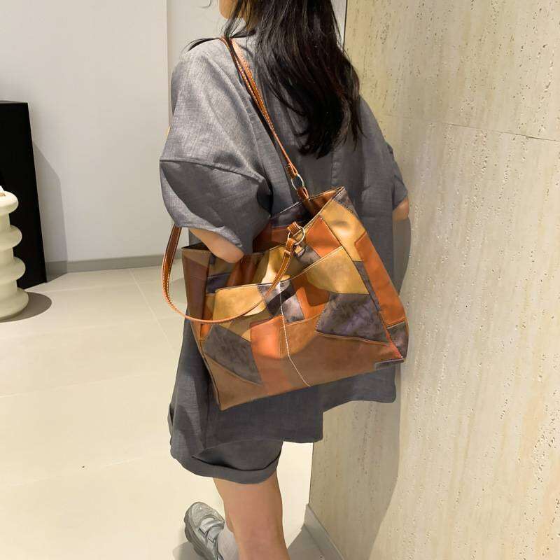 Three-Color Large-Capacity Bag, New Stylish Elegant Summer Tote, With A Simple Relaxed Design, Suitable For Commuting And Casual Use.
