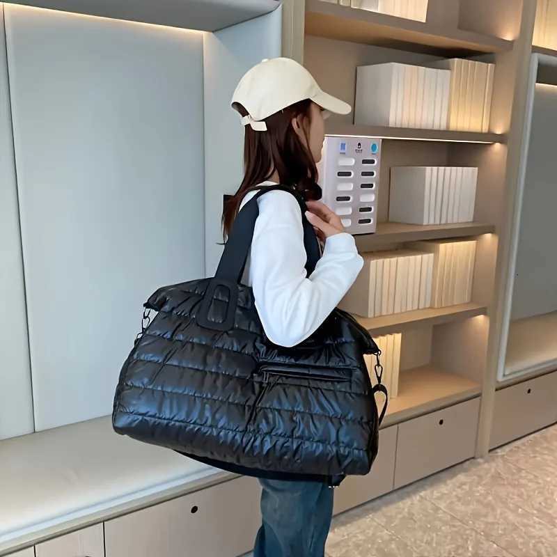 Large Capacity Womens Travel Bag Waterproof Nylon Fashion Shoulder Bag For Women Drywet Separation Fitness Bag Yoga Z250911