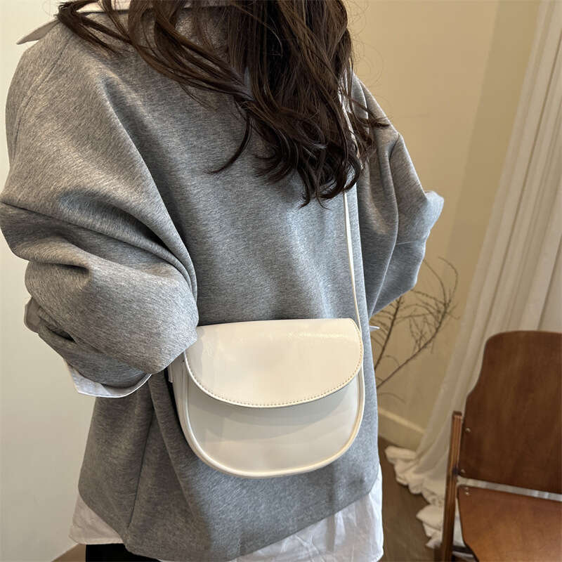 2025 New Women's Saddle Single Shoulder Strap Underarm Simple Design Crossbody Designer Bags Bag Handbag