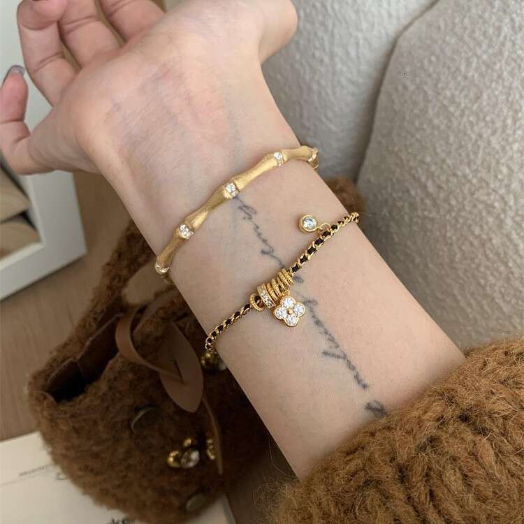 Vintage Style Four-Leaf Clover Black Gold Braided Bracelet for Women Luxurious High-End Feel Personalized Versatile Design Jewelry