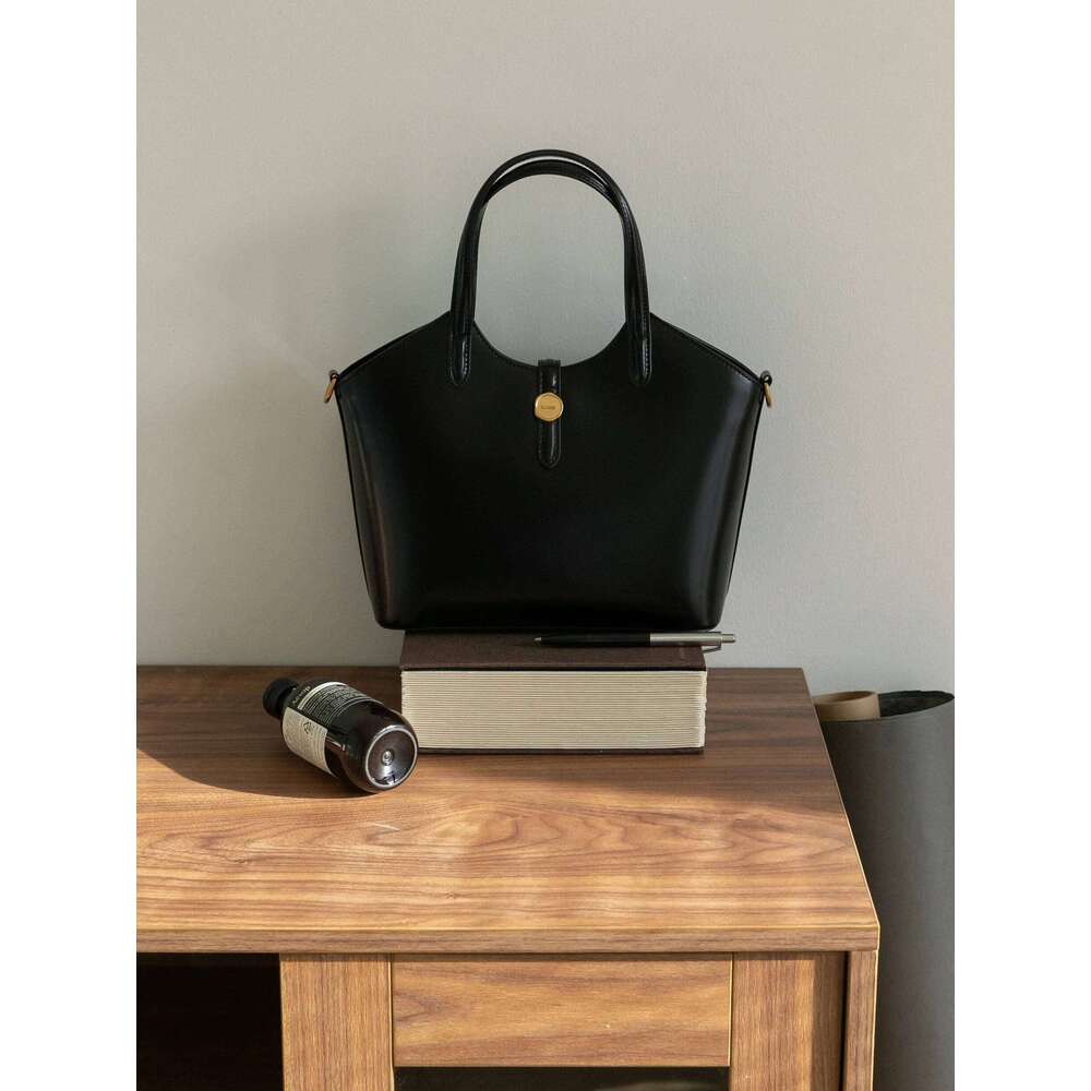 Retro Basket Tote Commuter Crossbody mat Leather Bag 2025 New Sle Youth Pure Color Everyday Handbag