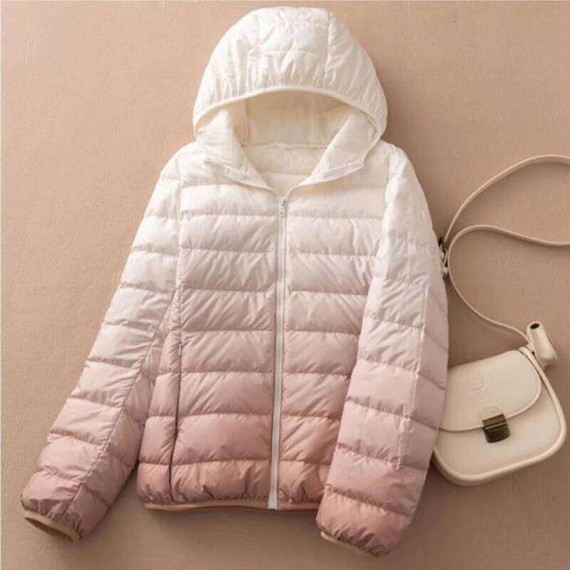 Lagabogy 2025 Winter Women 90% White Duck Down Coat Ultra Light Oversize Puffer Jacket Female Short Hooded Gradient Color Parkas