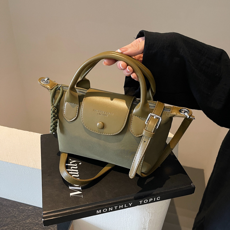 Free delivery designer bags Large capacity tote bag women retro armpit bag commuting handbag shoulder bag Sleek white black