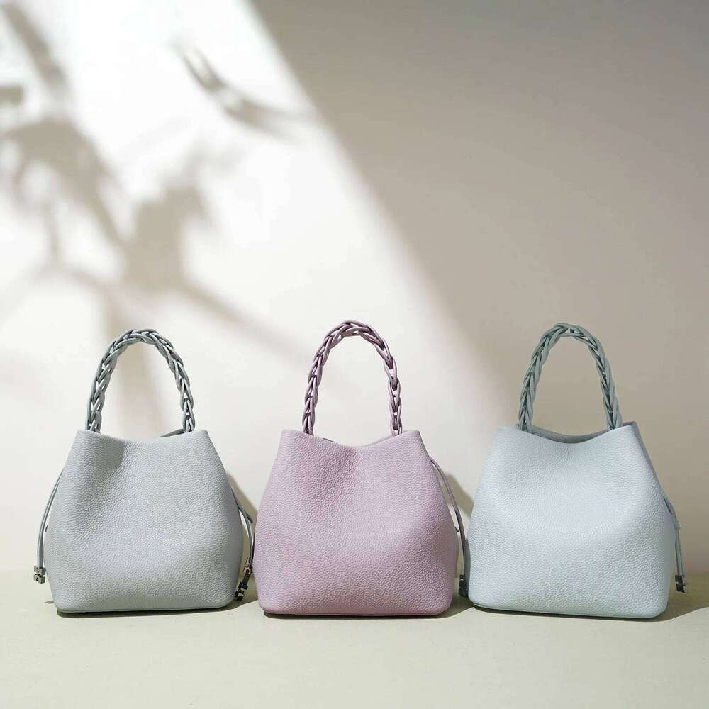 2026 New Genuine Leather Bucket Bag Summer Crossbody Shoulder Women's Tote Versatile Hobo Handbag Spacious Casual Fashion 250805 250805