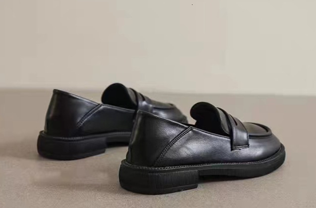 Retro British women's leather shoes autumn new designer women's shoes soft flat loafers simple and atmospheric single shoes