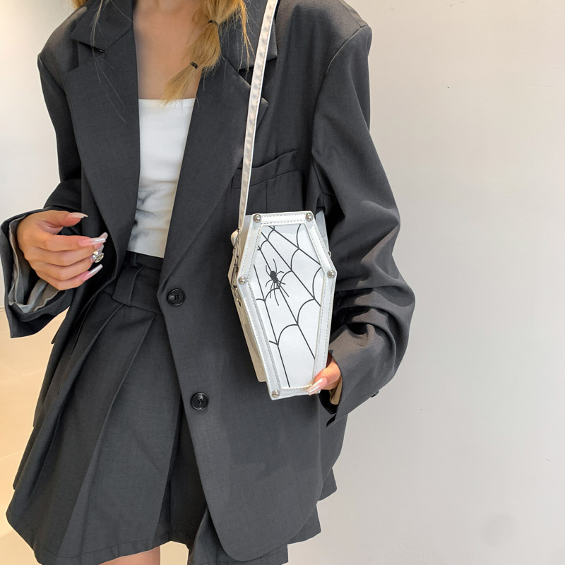 Halloween new leisure European and American style niche design versatile trend personality Gothic style skull women's shoulder bag designer bag