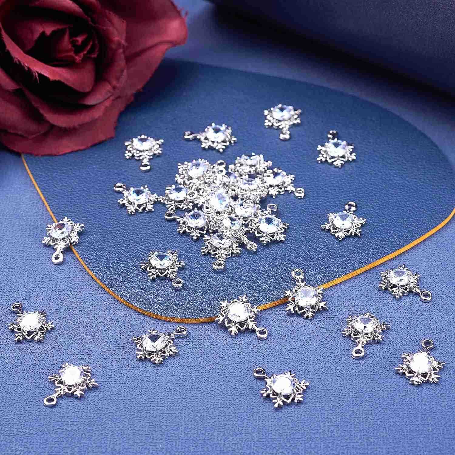 100Pcs Cubic Zirconia Alloy Charms Snowflake Shaped Platinum Christmas Pendants Sparkly Holiday Charms for Necklace Earring Jewelry Making DW250911