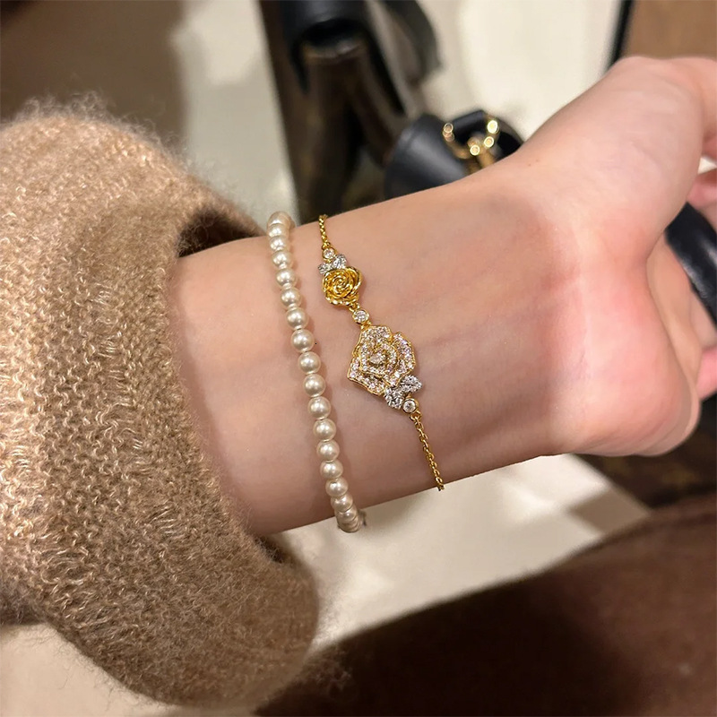 Luxury Brand Designer Jewelry Xiaohongshu Same Style Rose Camellia Inlaid Diamond Bracelet For Women 2024 Little Style Versatile Luxury Rose Flower