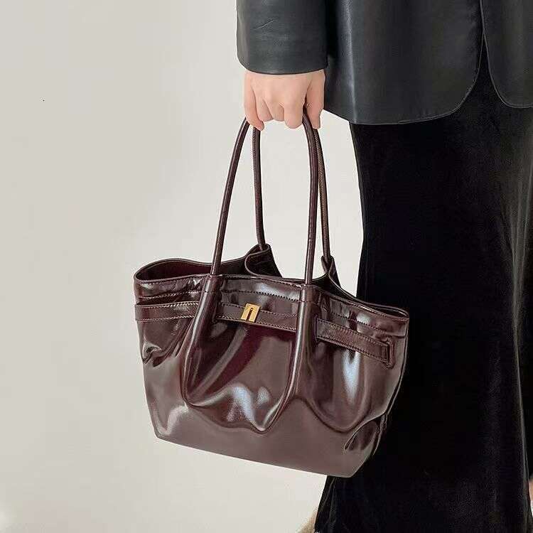 JW New 2025 Design Casual Designer Versatile High-End Dumpling Bag Niche Shoulder Handbag