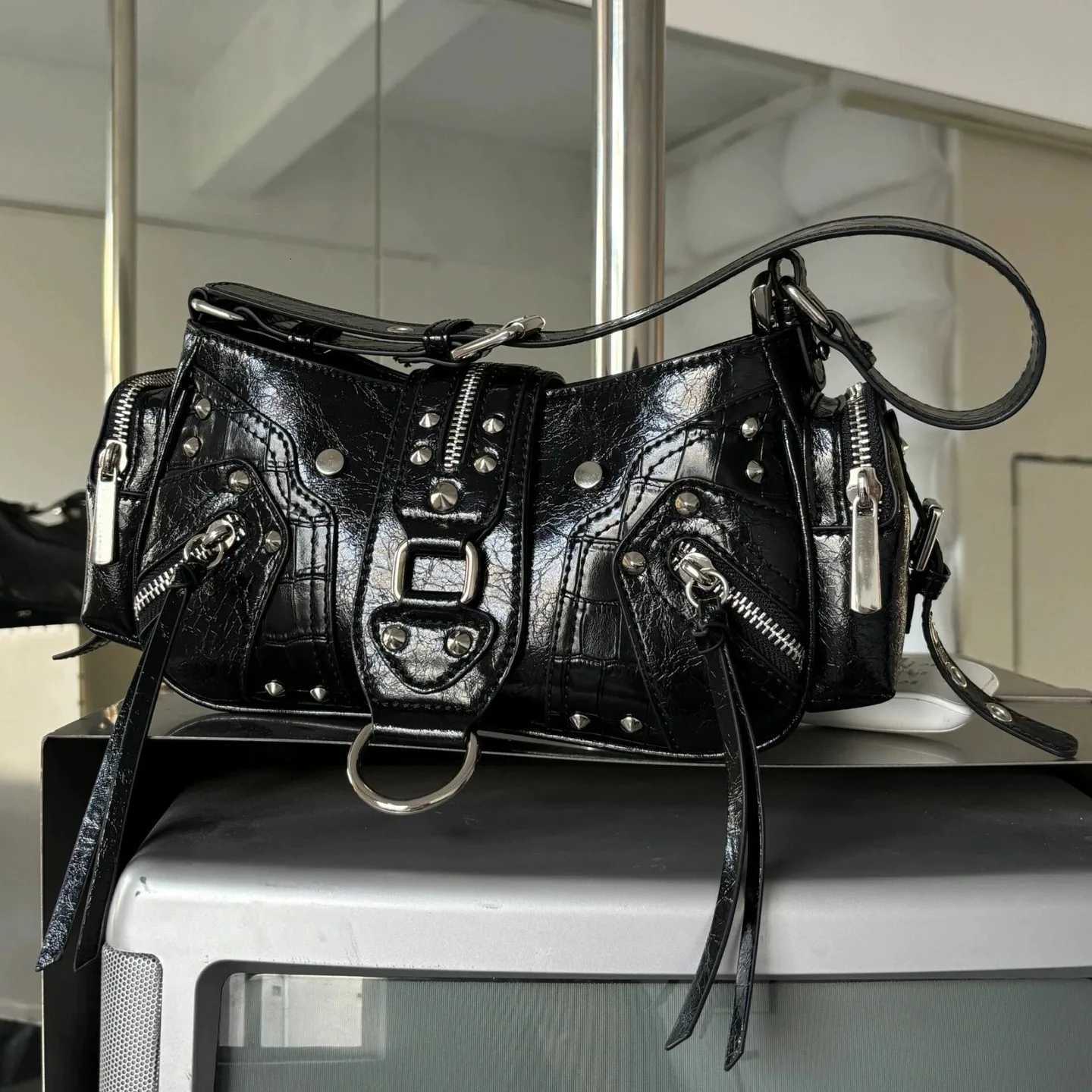 New Niche Design Y2K Girls Motorcycle Bag Vintage Oil Wax Leather Rivet Shoulder Crossbody Bag Trendy Cool Women Underarm Bag W250911