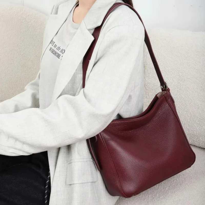 Natural Cow Leather Square Handbag Crossbody Bucket Style HighQuality Womens Shoulder Bag Practical Luxurious Hobo Bag W250911