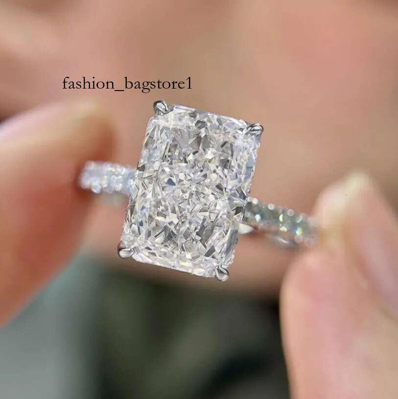 2024 Choucong Wedding Rings Elegant Jewelry Sparkling Pure 100% Sterling Sier Natural Moissanite Dia Gemstones Party Women Engagement Ring Gift