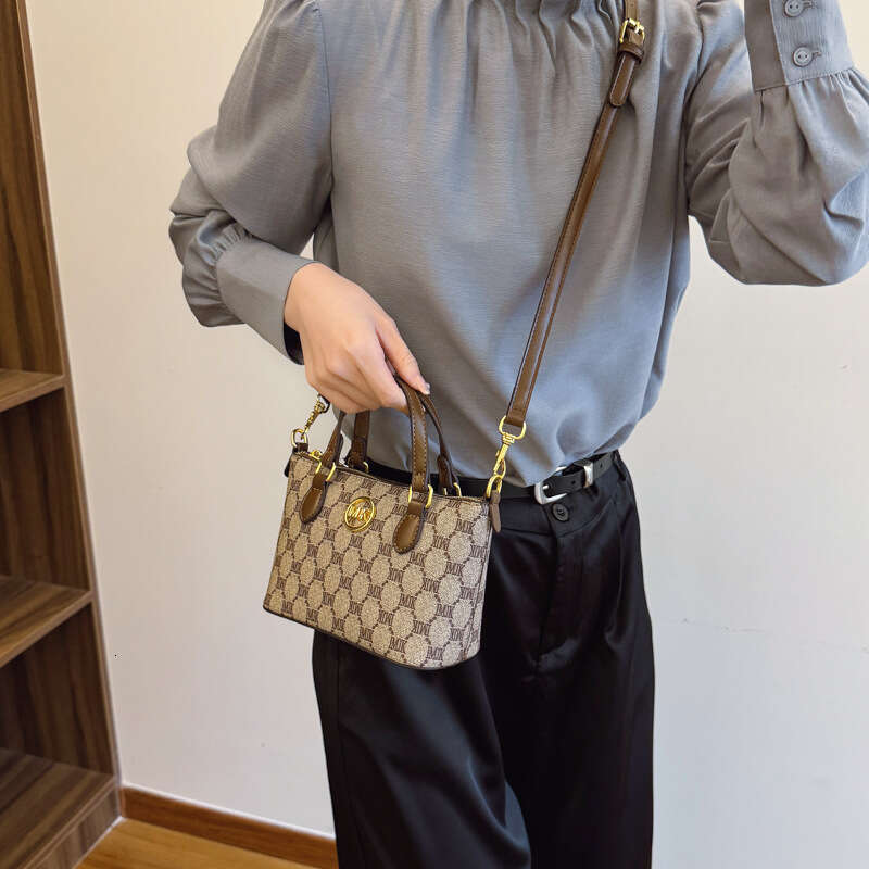 Vintage Designer Bag Small Shoulder Bags Fashionable Women's 2025 New Handbag Small Square Casual Shoulder Crossbody Bag for Women