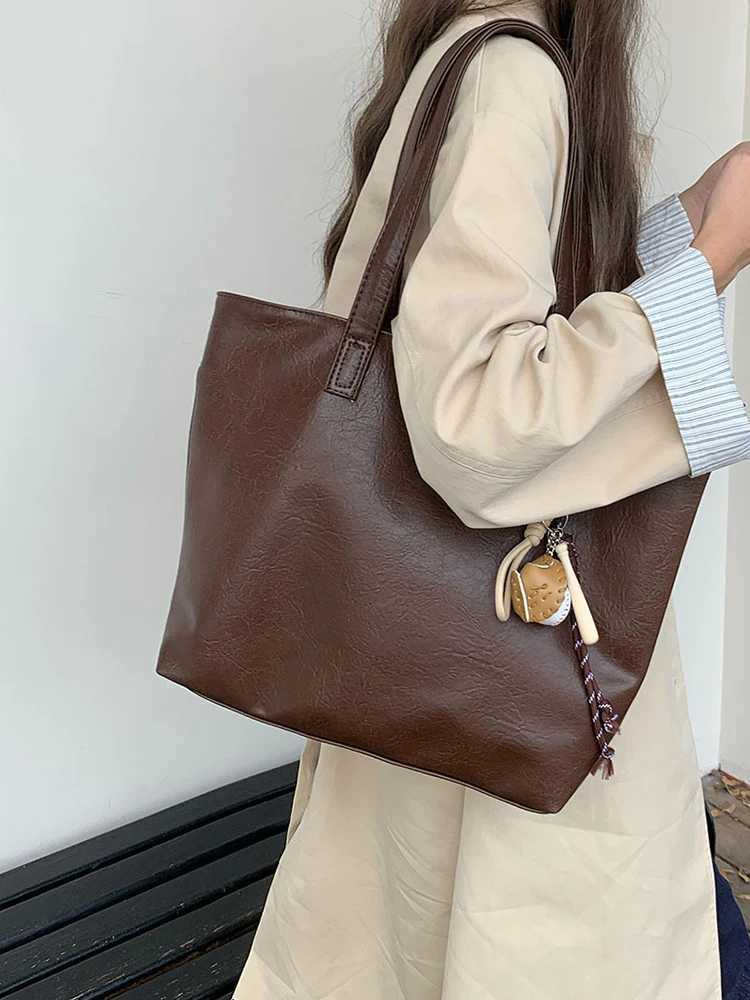 2025 new retro bag fashionable and casual womens shoulder bag large capacity daily commuting bag single shoulder womens bag W250911