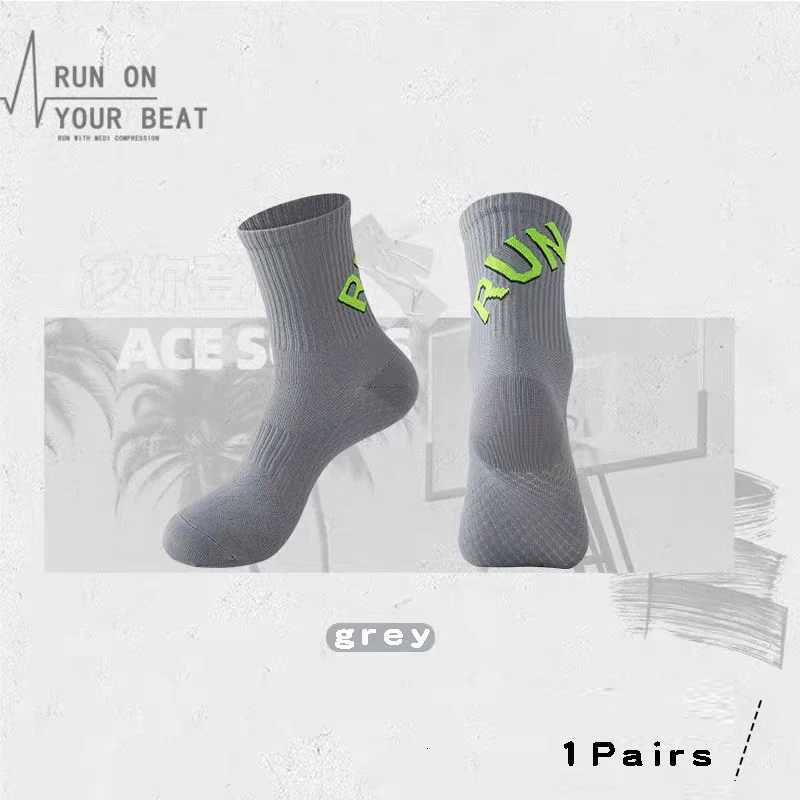 1 Pair Of Running Socks For Men And Women Crew Fitness pressure socks Sports Bright Color Breathable Marathon Basketball Sock D250911