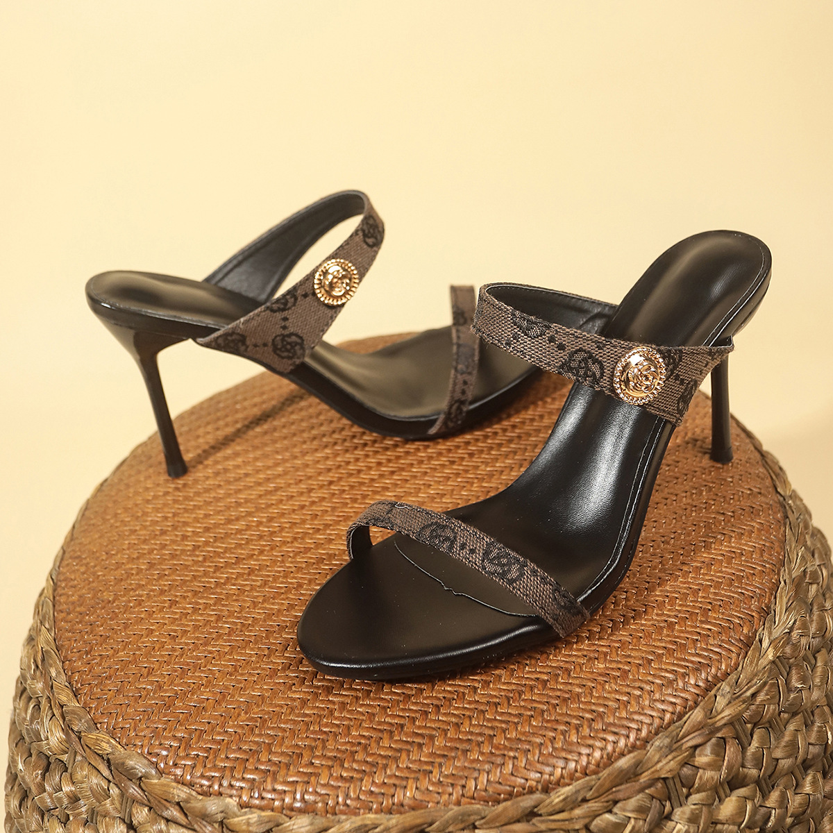 Free shipping Designer Dress Shoes Fashionable highquality sandals for women versatile slim heeled floral womens shoes