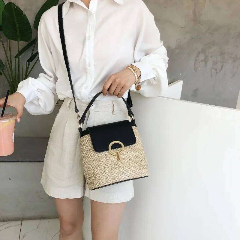 Beach Vacation Woven Women's 2025 New Trend Korean Version Versatile Fashion Handheld Crossbody Bucket Bag