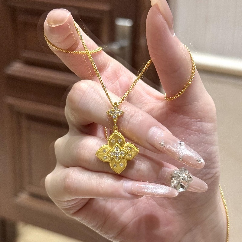 Luxury Brand Designer Jewelry Vintage Second-Hand Light Luxury Retro Exquisite Brushed Diamond-Encrusted Four-Leaf Clover Necklace National Style Vers