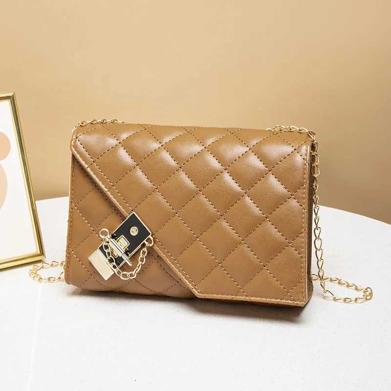New Womens one Shoulder Oblique Cross Small Square Bag with Missing Corner Style Womens Bag Diamond LaTCh Womens Bag Z250911