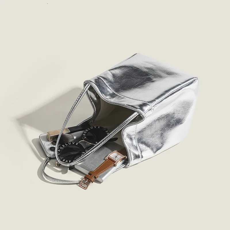Silver Bucket Bag for Women 2025New Fashionable and Simple Lunch Box Bag Niche Westernstyle Texture Handheld Small Bag Z250911
