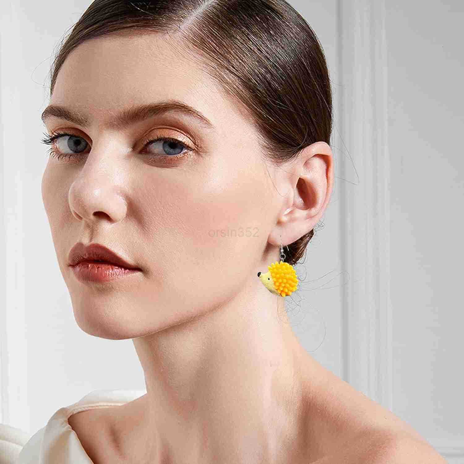 8 Pairs Creative Funny Cow Bee Drop Dangle Earrings Cute Sweet Cartoon Resin Animal Earrings for Women Fashion Jewelry for Women Gifts SetW250911