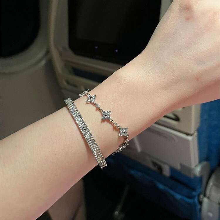 Light High-End Sparkling Dia Clover Bracelet for Women Vintage Fresh Versatile Fashionable Elegant Jewelry